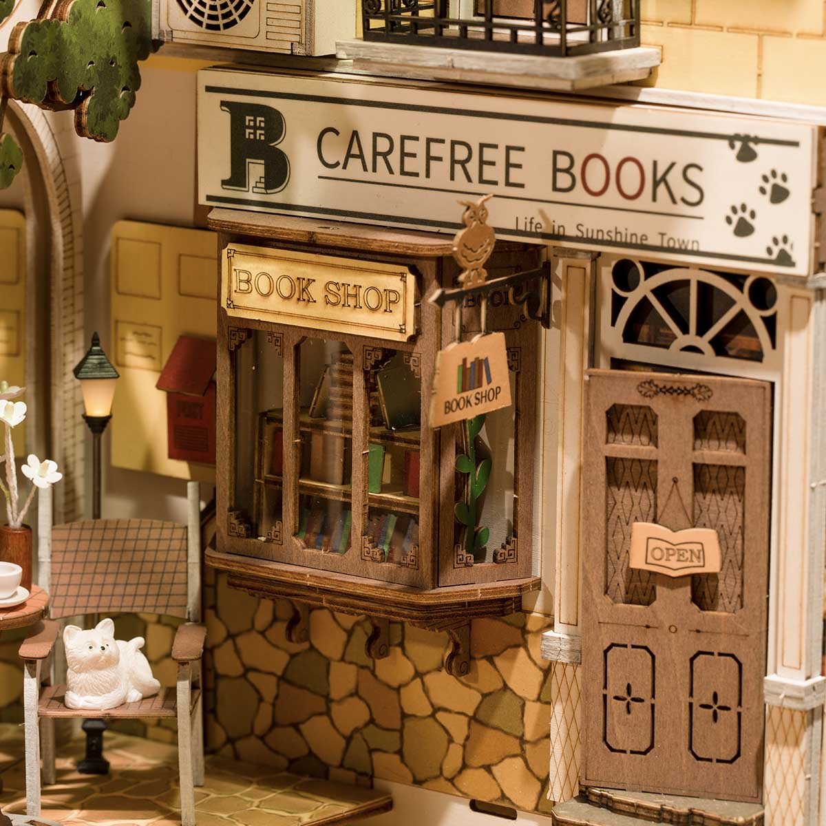 Diorama miniature de librairie en bois avec détails complexes
