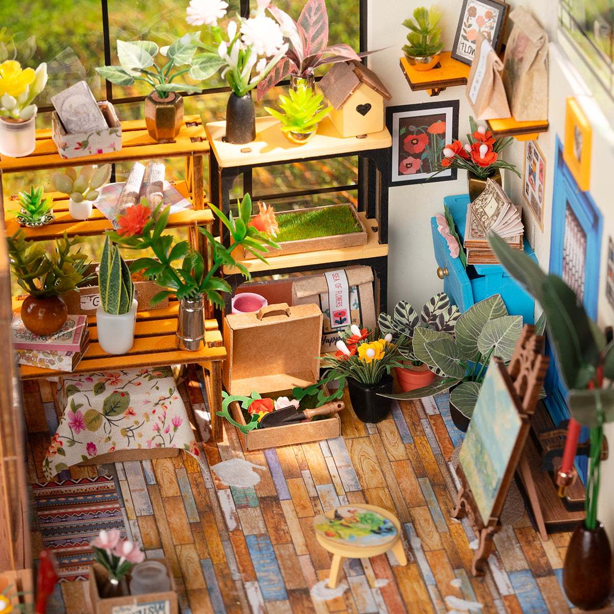 Chambre de maison de poupée miniature sur le thème du jardinage.