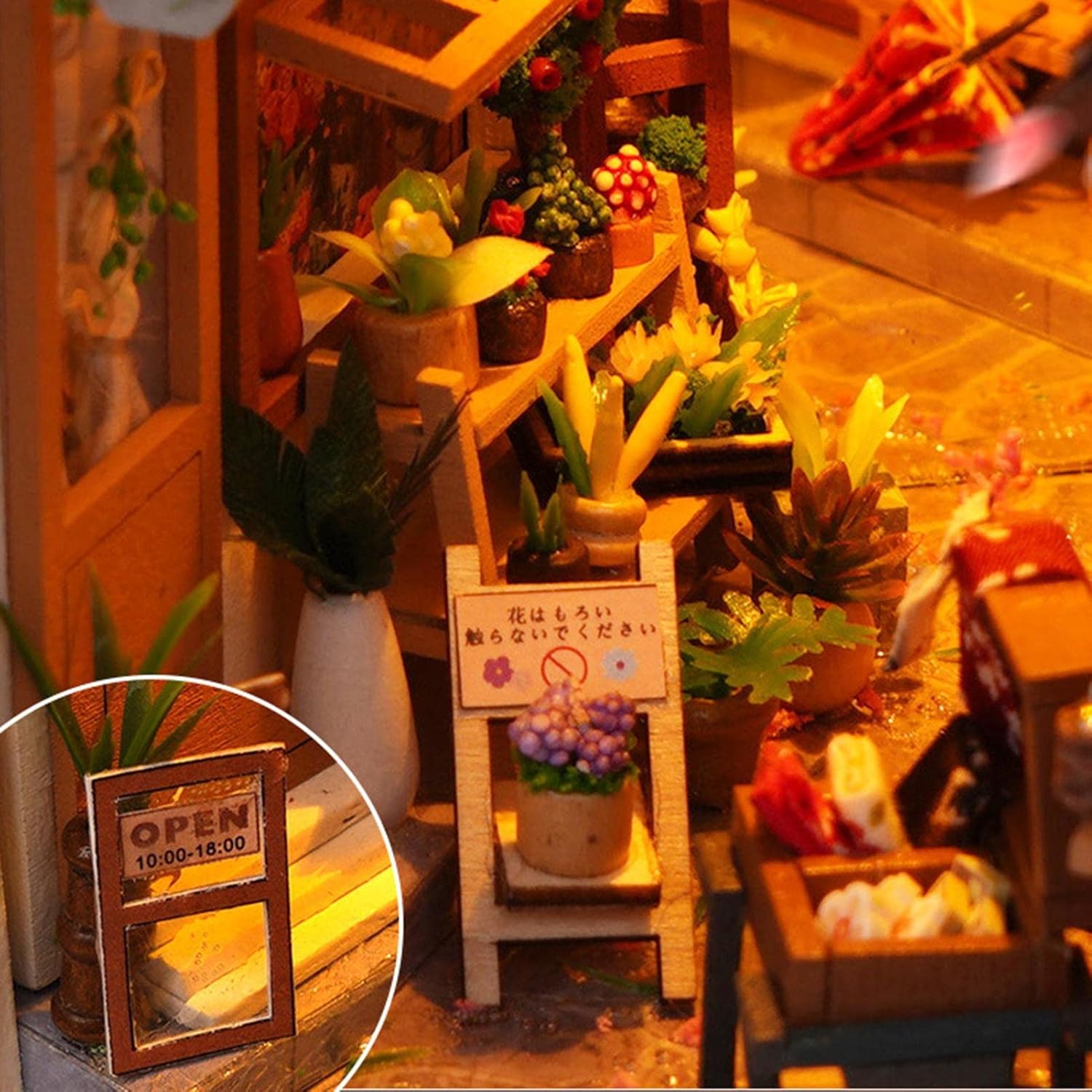 Un magasin de fleurs miniature en bois avec diverses plantes en pot.