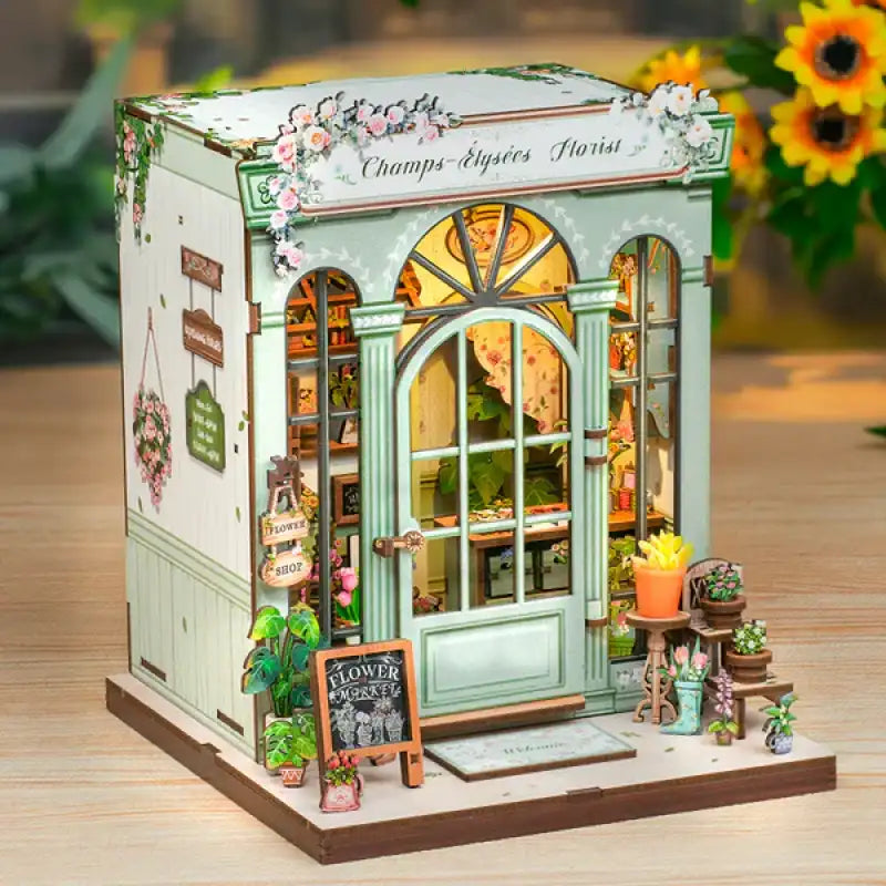 Une maison de poupée miniature aux détails complexes dans le style d’une charmante boutique de fleuriste.