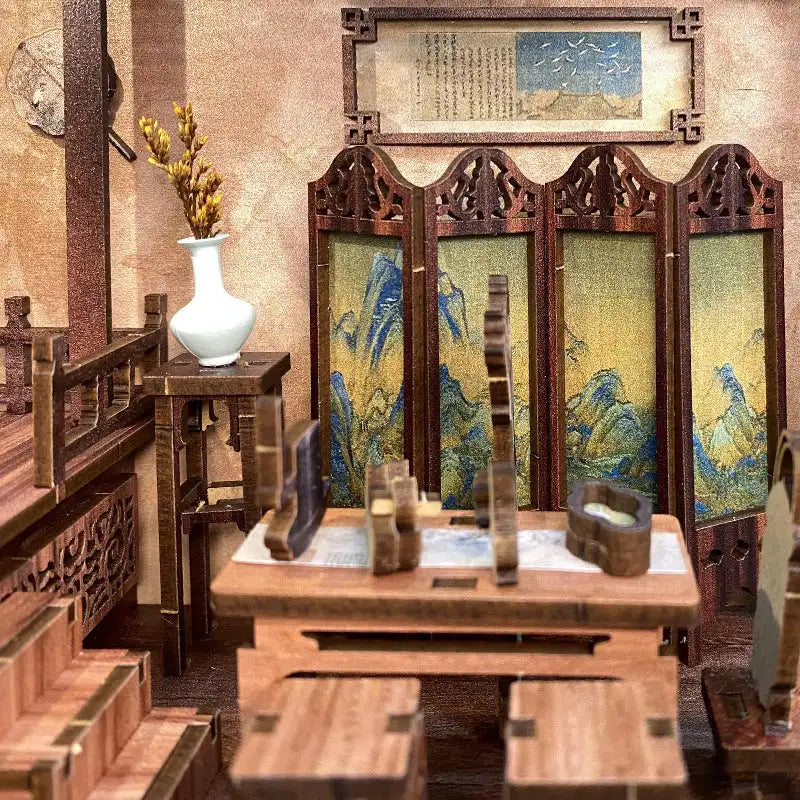 Une chambre miniature de style chinois avec des meubles en bois ornés.