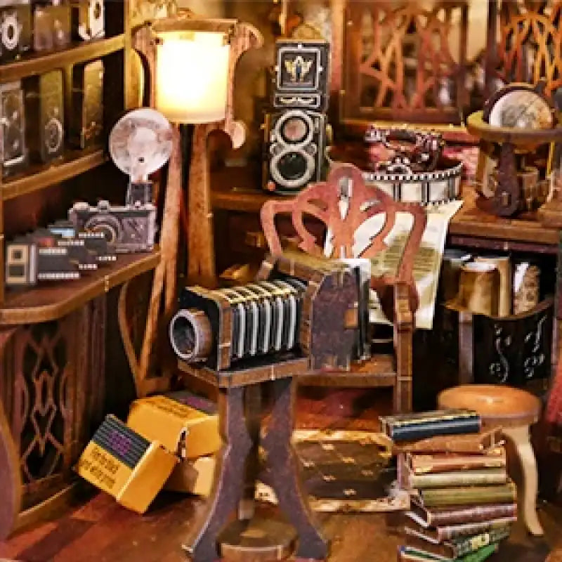 Scène d’un magasin d’appareils photo ou d’un studio de photographie.