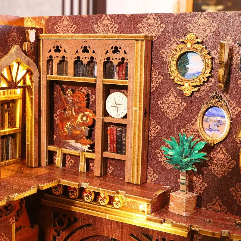 Chambre miniature élaborée avec des étagères intégrées et un décor orné.