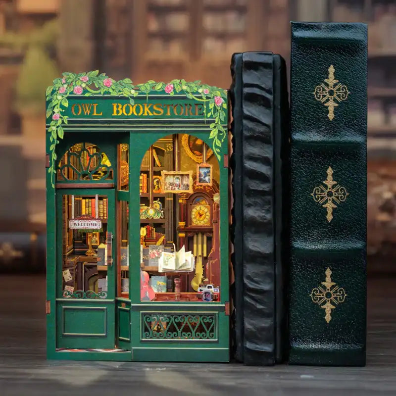 Diorama miniature d’une librairie verte avec détails complexes