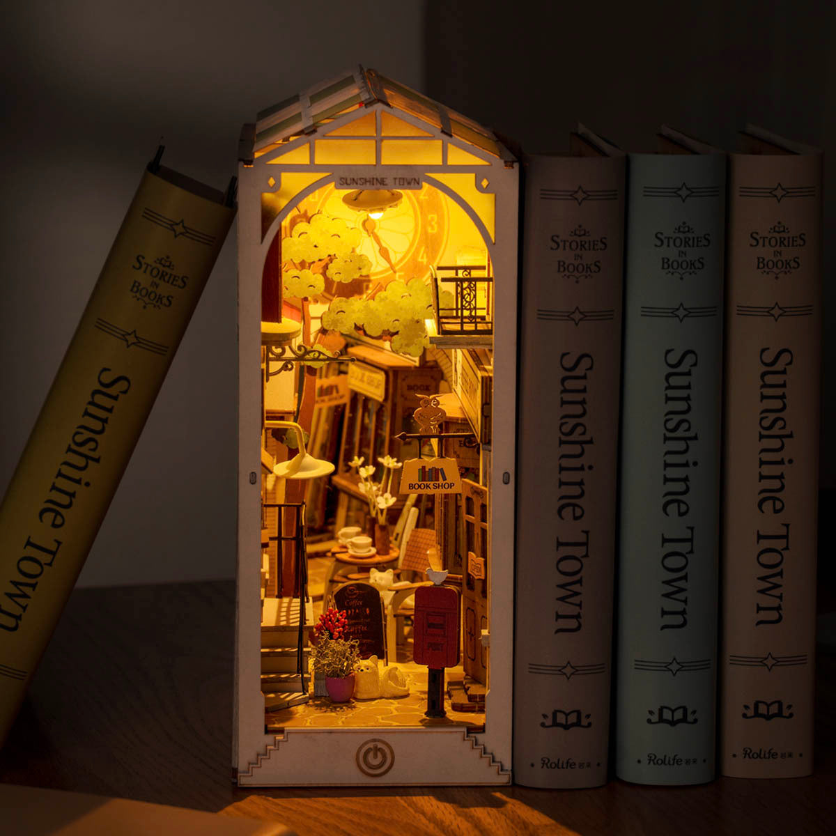 Un livre miniature lumineux représentant une charmante scène de rue.