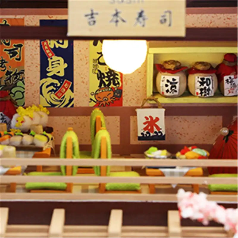 Un restaurant japonais miniature avec un bar à sushis et un décor traditionnel.
