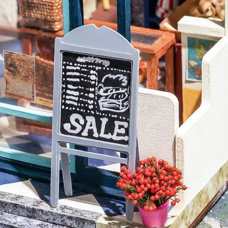 Tableau à craie miniature avec dessin ’SALE’ sur un panneau sandwich