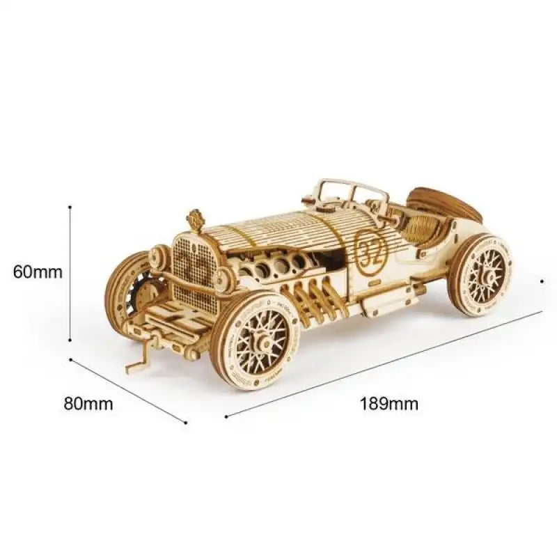 Un modèle de puzzle 3D en bois d’une voiture de course ancienne, avec des détails complexes et des dimensions de 189 mm de long, 80 mm de large et 60 mm de haut.