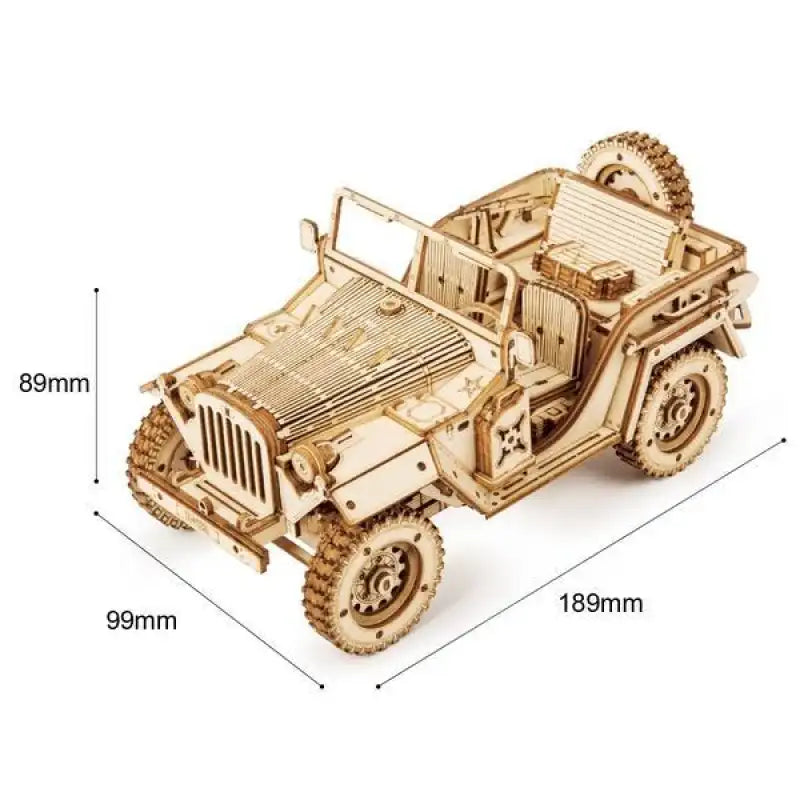 Maquette en bois d’une jeep militaire d’époque aux dimensions visibles.