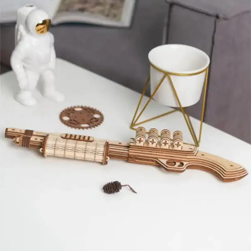 Modèle en bois d’un fusil de chasse.