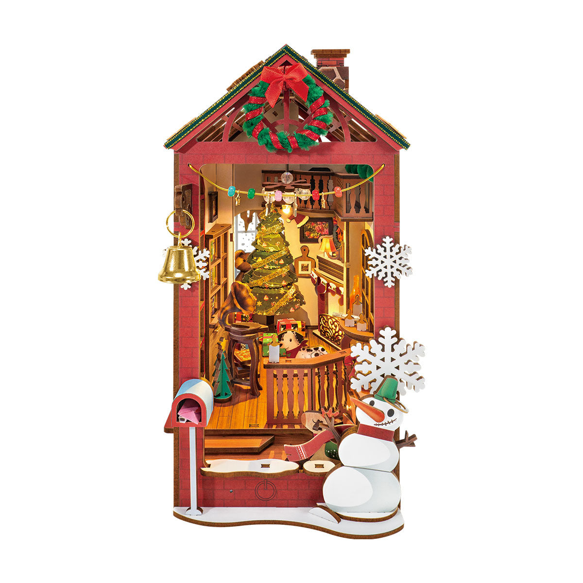 Une maison de poupée miniature de Noël bricolée avec des décorations festives et des lumières LED.