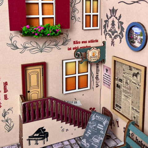 Un diorama miniature à plusieurs niveaux représentant une charmante scène de rue européenne.