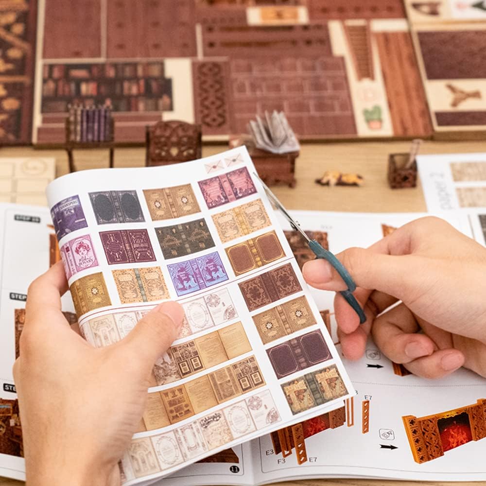 Feuille imprimée de découpes de couvertures de livres miniatures.