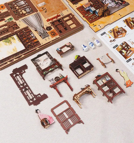 Puzzle 3D en bois non assemblé représentant une maison de poupée chinoise traditionnelle avec des meubles et des personnages miniatures.