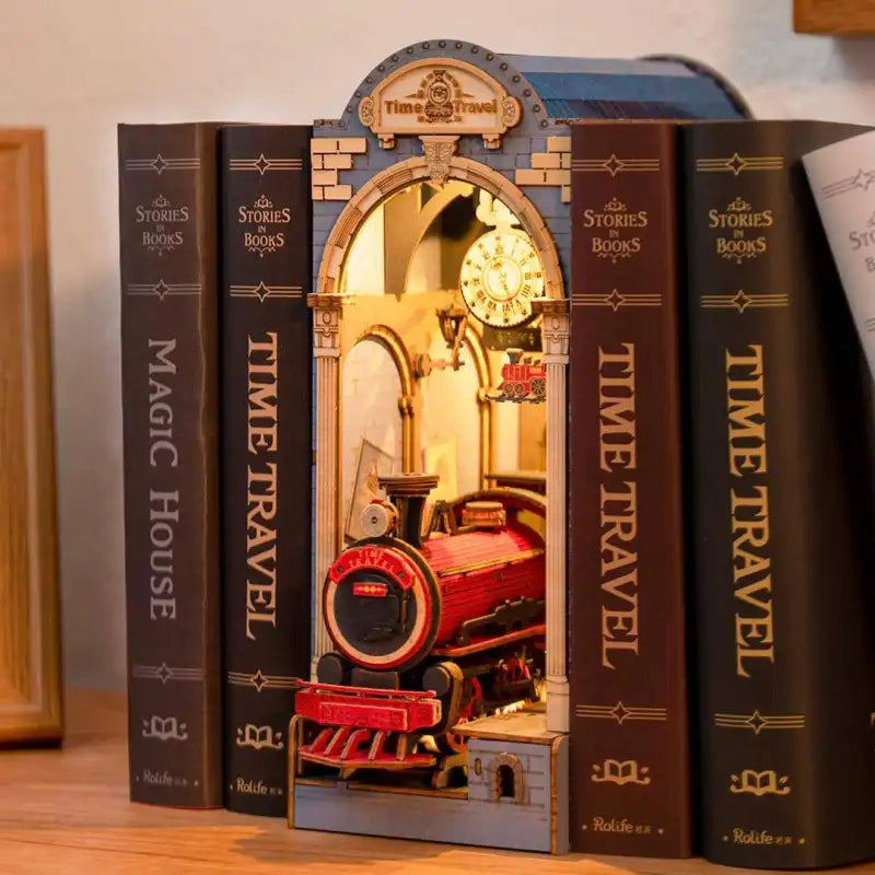 Book Nook La Machine a Remonter Le Temps ( Inspiré du Train de Jacobite )